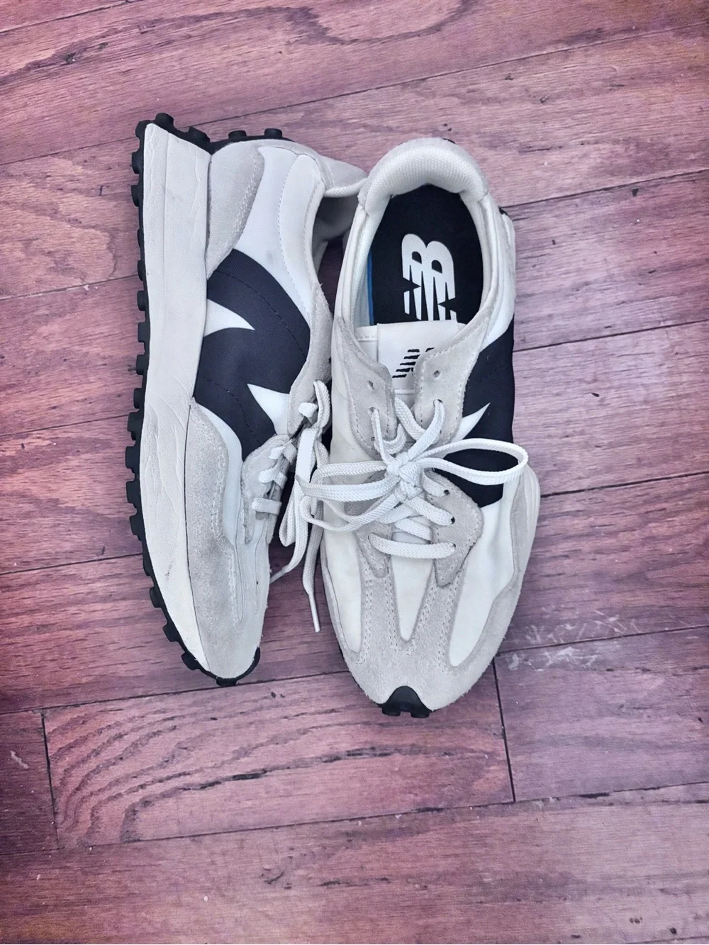 New Balance Women's White and Black Lightweight Running Sneakers